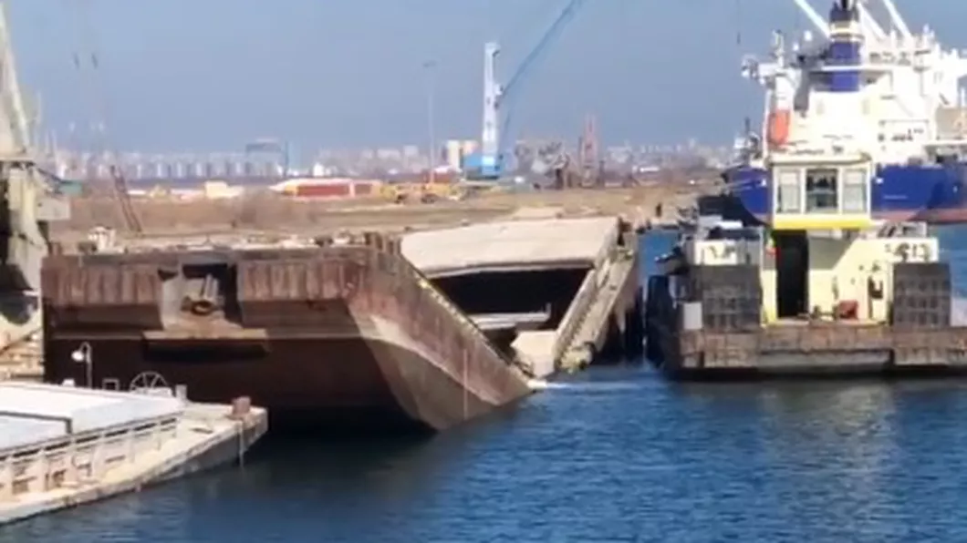 O barjă s-a scufundat în Portul Constanța Sud Agigea - VIDEO UPDATE
