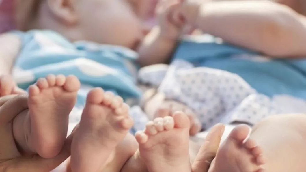 Caz şocant în Braşov Bebeluşi gemeni au decedat în condiţii suspecte la câteva zile după externare