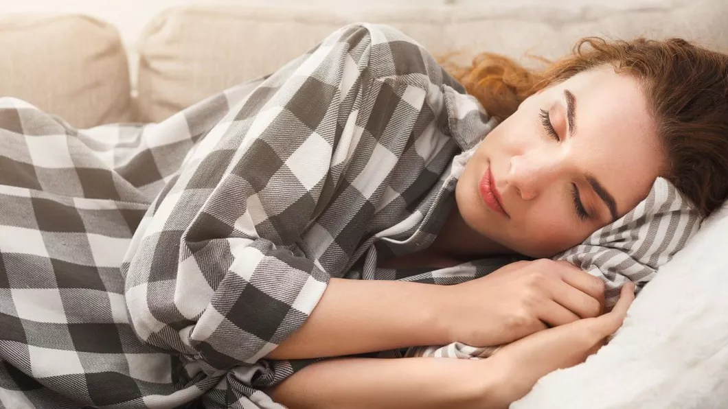 Beneficiile somnului din timpul zilei ajută creierul şi reduce stresul