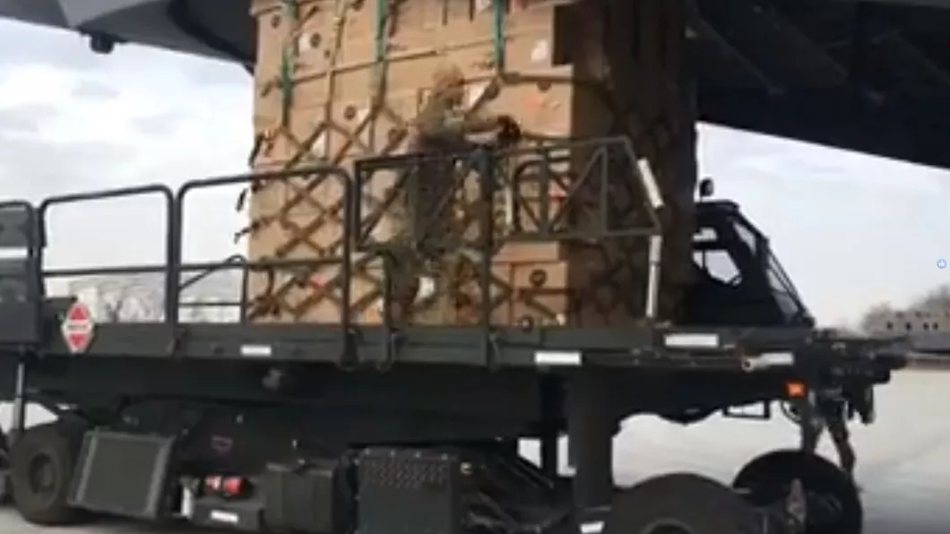 Zeci de tone de echipament medical au ajuns în ţară din Coreea de Sud - LIVE VIDEO