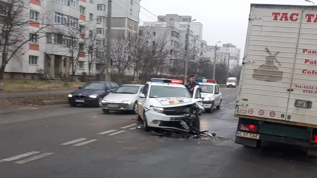 Exclusiv Accident rutier în Iași. A fost implicat și un echipaj de Poliție - FOTO  UPDATE