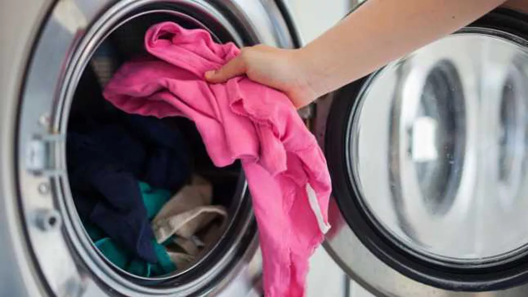 Cum să spălăm hainele ca să fim sigur că nu mai au bacterii şi viruşi