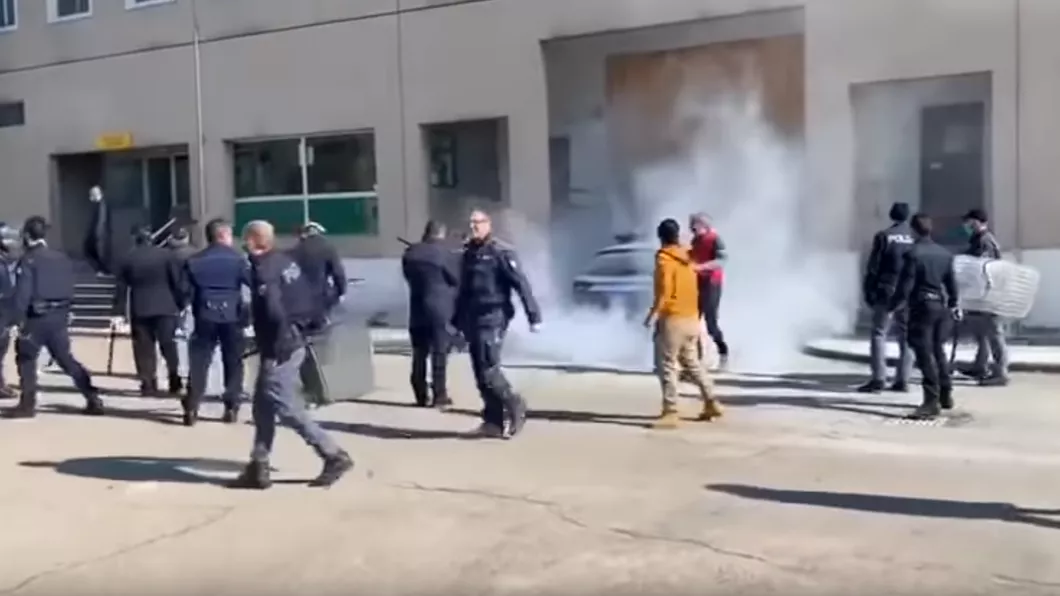 Revoltă în închisorile din Italia. Deţinuţii au provocat incendii din cauza coronavirusului - VIDEO