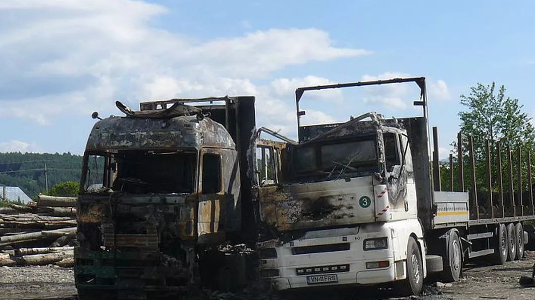 Trei TIR-uri româneşti au ars într-o parcare din Belgia - VIDEO