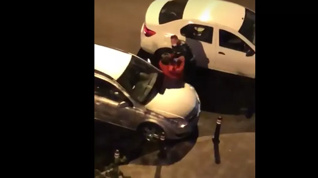 Incredibil Un bărbat care a ieșit din casă după ora 22 bătut de un polițist - Video