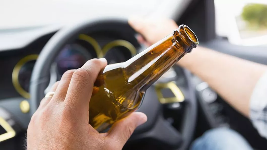 Exclusiv Șofer aflat sub influența băuturilor alcoolice depistat în trafic de polițiști