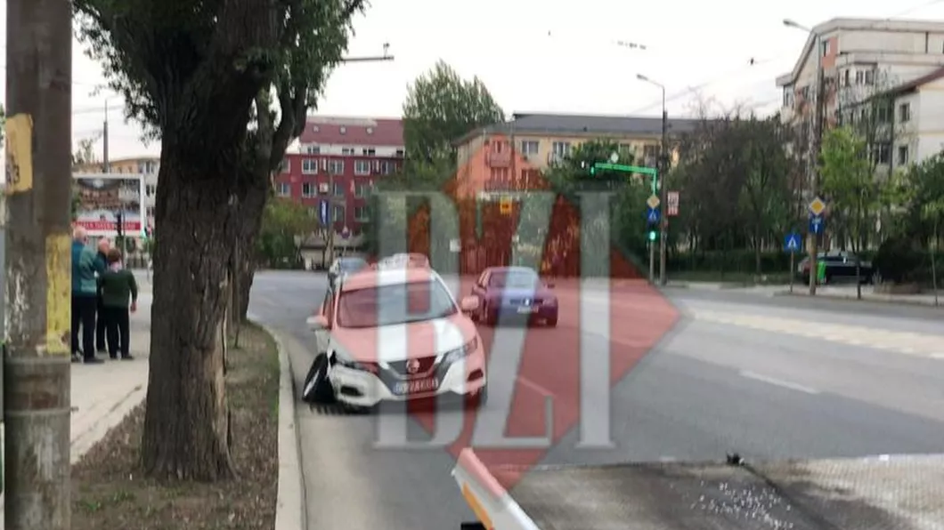 Încă un șofer inconștient a provocat un accident la Iași. Numai o minune a făcut ca nimeni să nu fie rănit