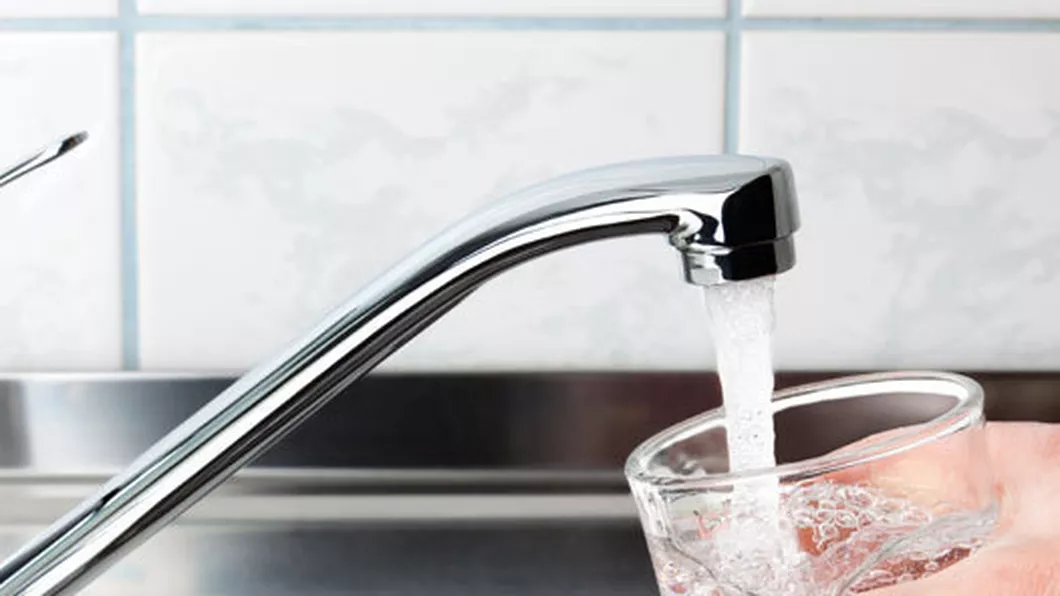 VIDEO - Cum îţi dai seama cât clor este în apa de la robinet. Test simplu
