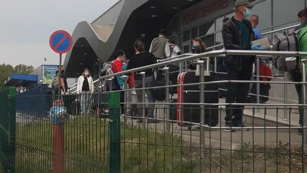 Momente de panică la Aeroportul Iași. Sute de pasageri au plecat cu frică din aerogară. Un bărbat a fugit dintr-un focar de COVID direct către avion
