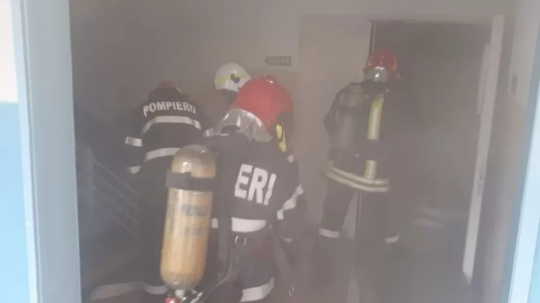 Incendiu la Spitalul din Botoşani Pompierii au intervenit în forţă