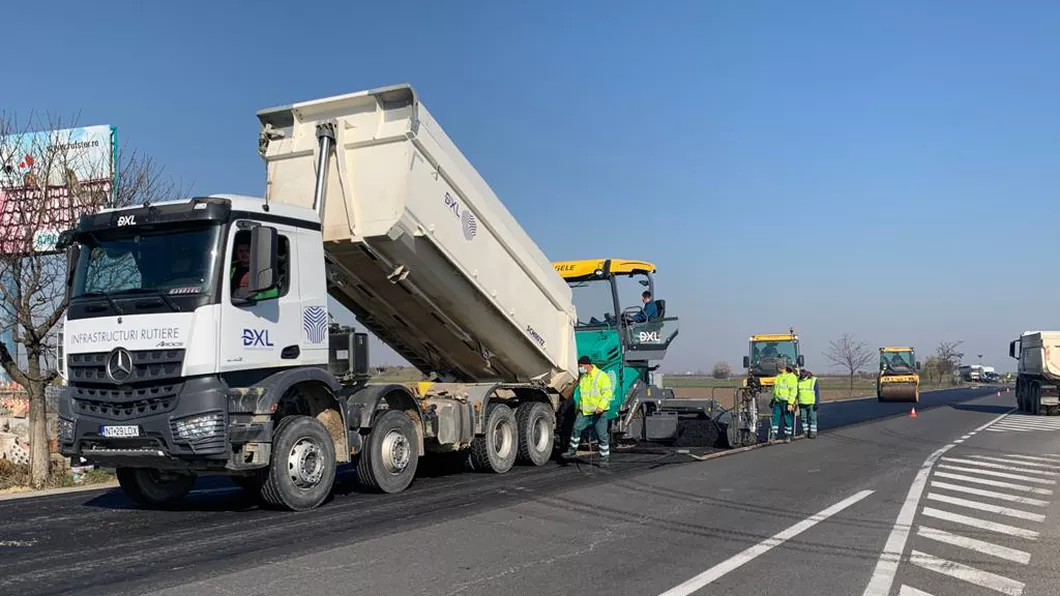 Atenție șoferi. Se execută lucrări de asfaltare pe DN 2 și DN 28 în județul Neamț