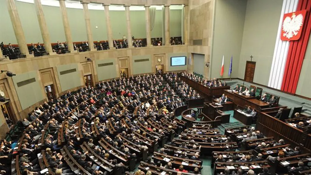 Parlamentul polonez respinge organizarea prezidenţialelor numai cu vot prin corespondenţă