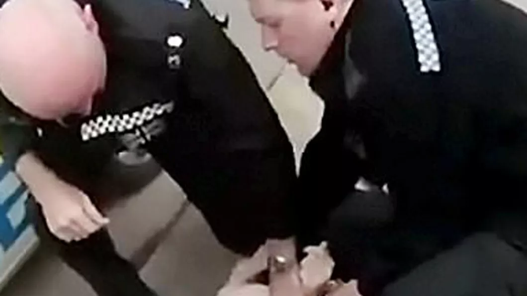 Un tânăr a ajuns la închisoare după a scuipat un polițist