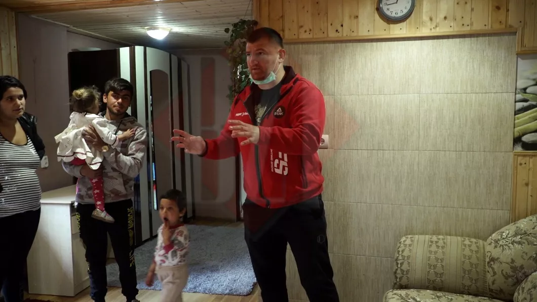 Un videoclip cât o mie de cuvinte Sergiu tăticul călăreț s-a mutat cu familia în noua lui casă ajutat de Cătălin Moroșanu și reporterii BZI. Iată cum arată totul - FOTO VIDEO