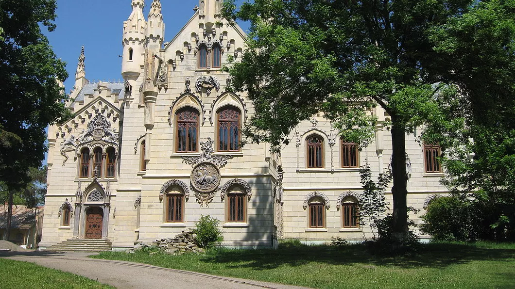 EXCLUSIV Celebrul Castel Sturdza de la Miclăușeni județul Iași a fost redeschis publicului. Ce reguli impuse de criza coronavirus trebuie să respecte turiștii Povestea Castelului de la Miclăușeni este una specială în toată Europa