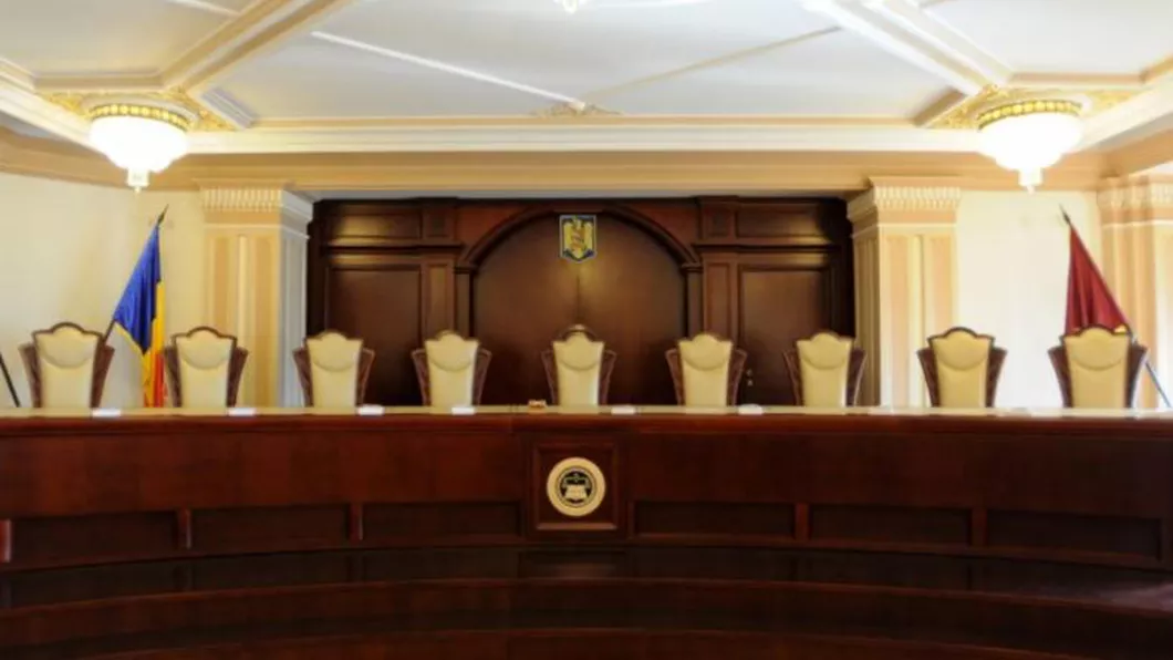 Curtea Constituţională a României discută despre legea referitoare la prelungirea mandatelor autorităţilor administraţiei publice locale