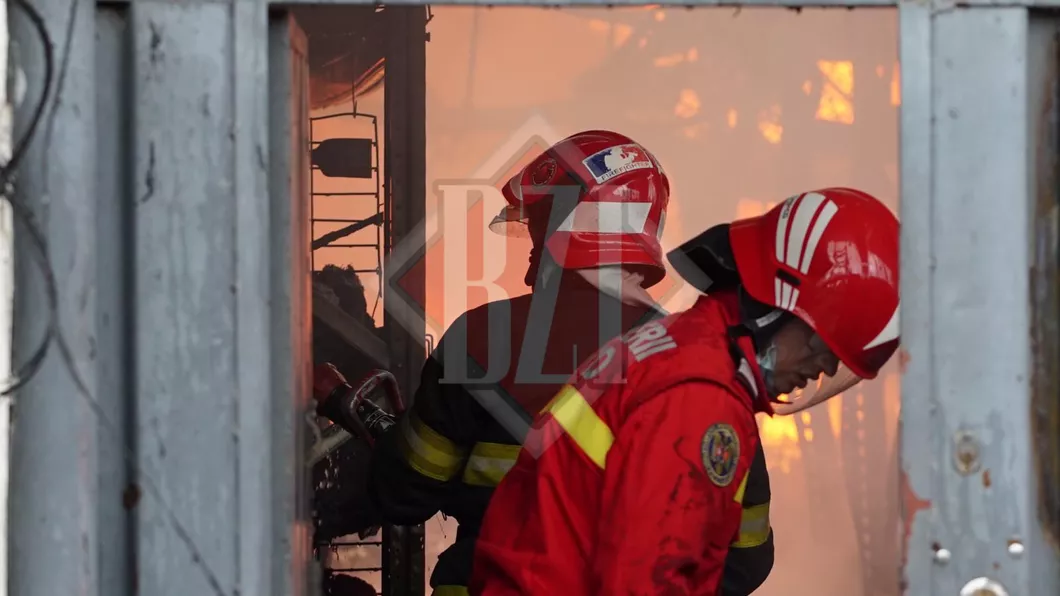 Exclusiv Incendiu major la o fabrică din cartierul Tătăraşi - LIVE VIDEO FOTO Update