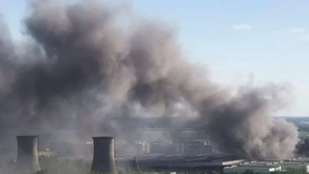 Incendiu violent în Capitală. Două hale industriale au fost cuprinse de flăcări - Update