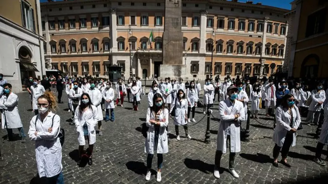 Protest de amploare în Italia. Mii de medici și studenți la Medicină au manifestat în întreaga țară
