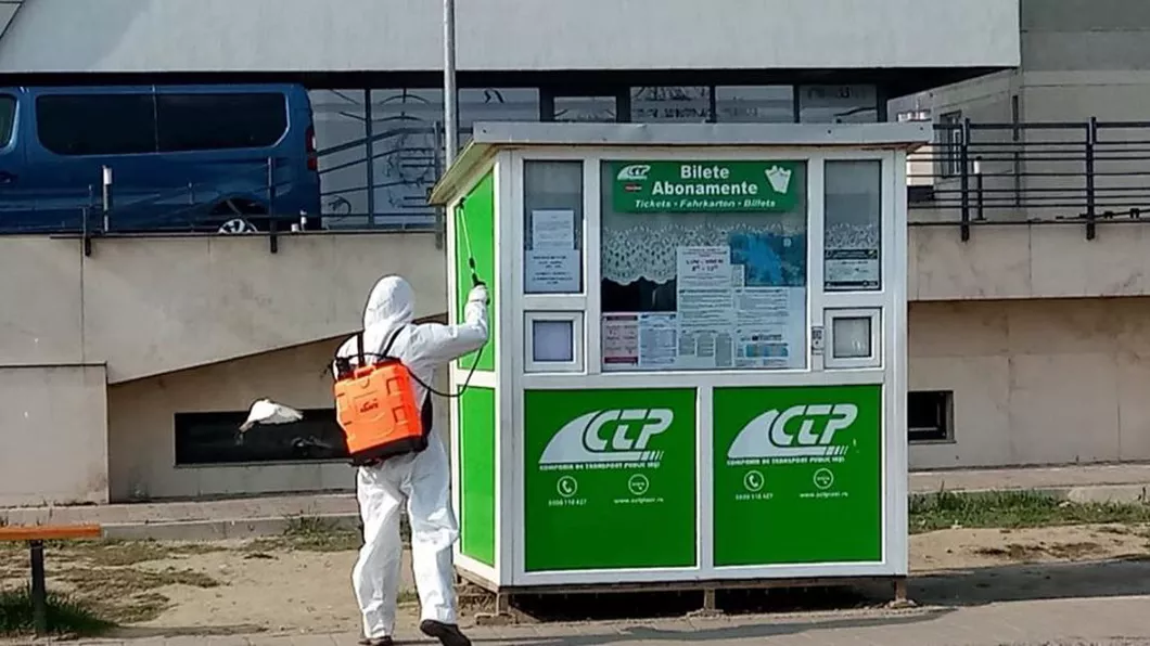 Stațiile de transport public din Iași sunt igienizate cu substanțe speciale