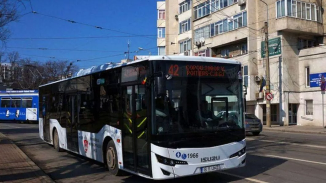 Se fac modificări importante în transportul public din Iași Iată noile trasee ale autobuzelor și tramvaielor CTP Iași. Regulile de protecție pe care trebuie să le respecte călătorii după relaxarea măsurilor