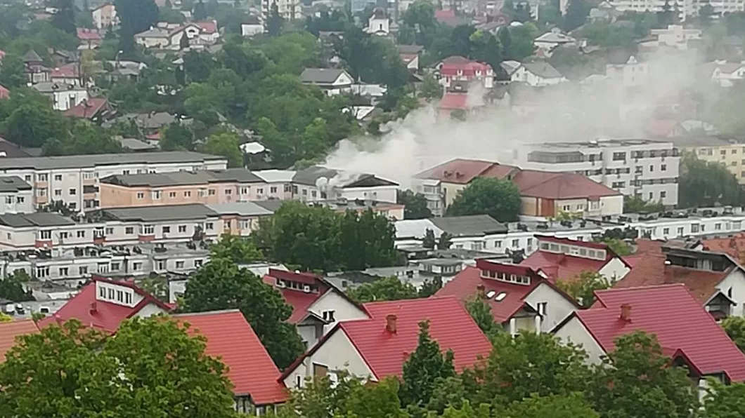 Exclusiv O tânără şi-a dat foc la un apartament aflat la 300 de metri distanţă faţă de fabrică de textile care a fost cuprinsă de flăcări - FOTO