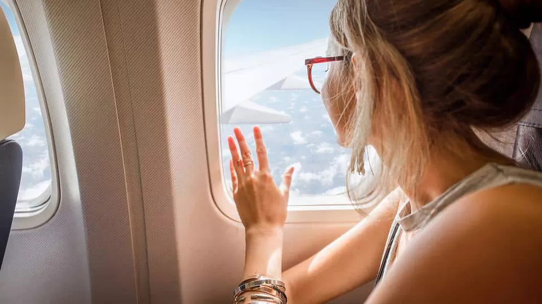 Cum scapi de frica de avion Câteva trucuri prin care poţi învinge aviofobia