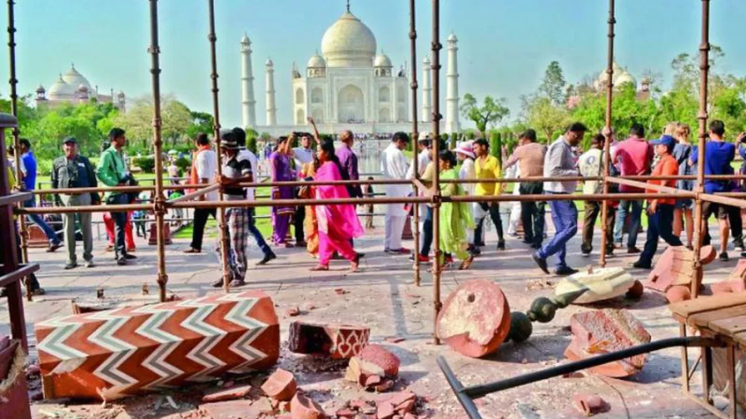 Taj Mahal-ul avariat de o serie de furtuni puternice