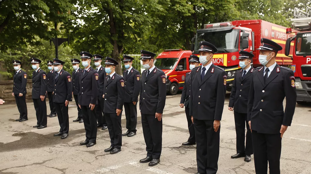 Elevii Şcolii de Subofiţeri de Pompieri şi Protecţie Civilă Pavel Zăgănescu din Boldeşti judeţul Prahova au depus jurământul la sediul ISU Iaşi din Copou - FOTO