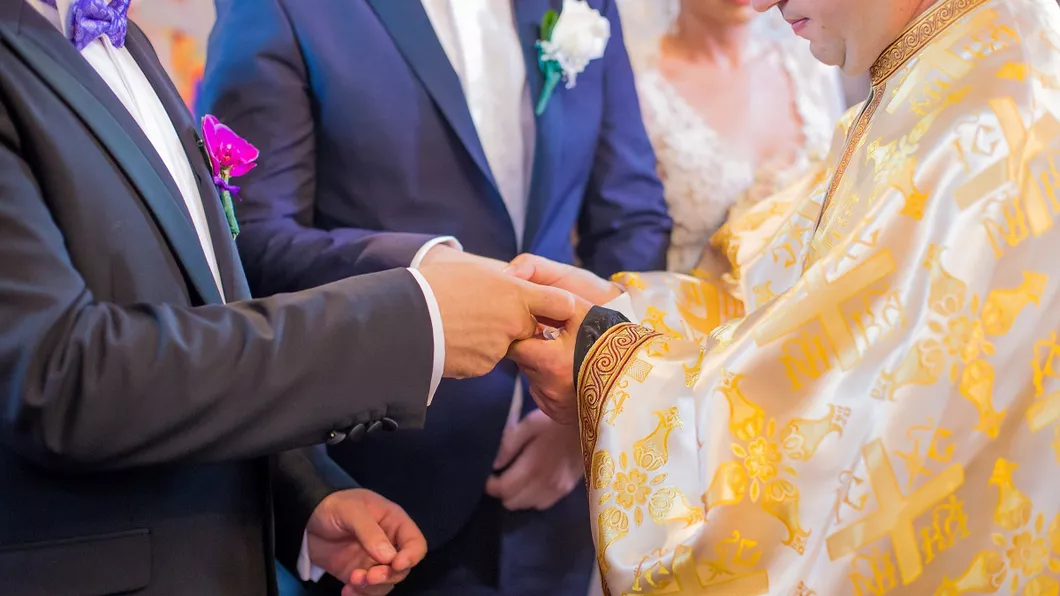 Cate persoane pot participa la nunti si inmormantari in perioada starii de alerta