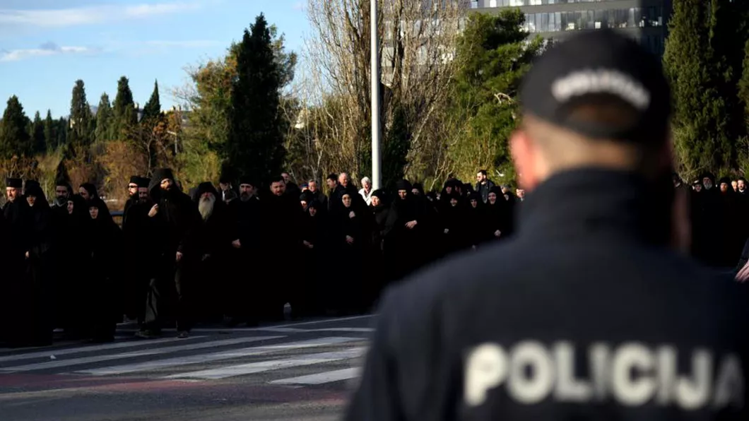 Opt preoți sârbi arestați în Muntenegru. Ce acuzații li se aduc