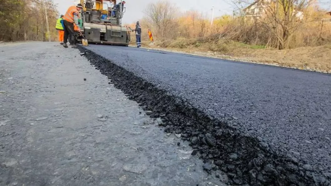 Primăria Miroslovești reabilitează drumurile din comună cu peste 2 milioane de euro