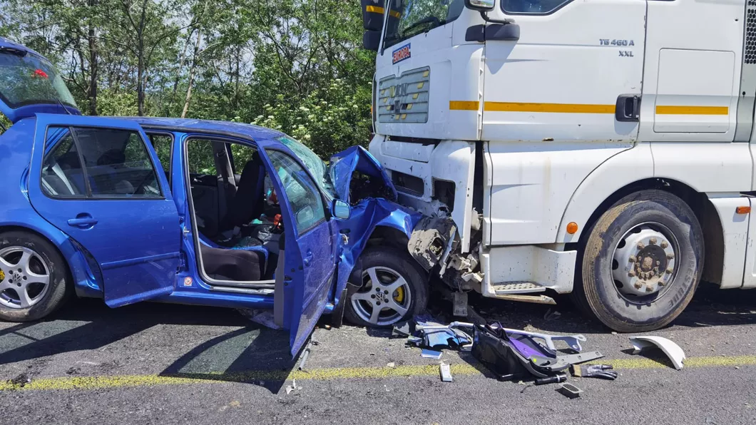 Accident rutier grav în judeţul Alba Un impact între un TIR şi un autoturism - VIDEO