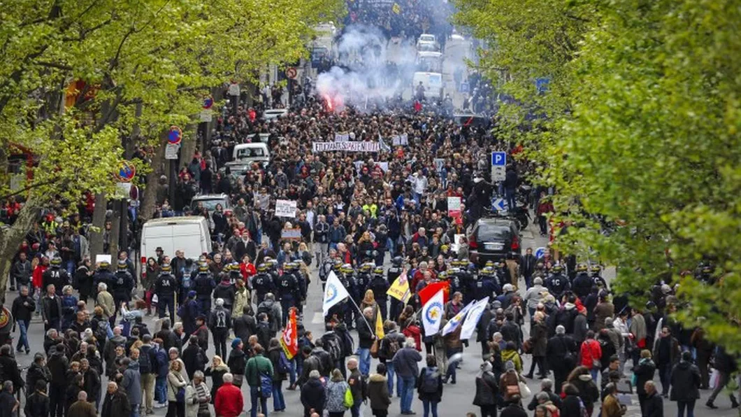 Guvernul francez intervine după izbucnirea protestelor. Autoritățile promit că vor sancționa fiecare greşeală sau cuvânt rasist în cadrul poliţie