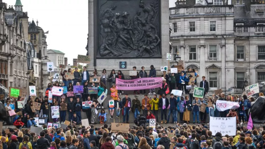 Proteste uriaşe în Londra Britanicii scandează împotriva rasismului - VIDEO