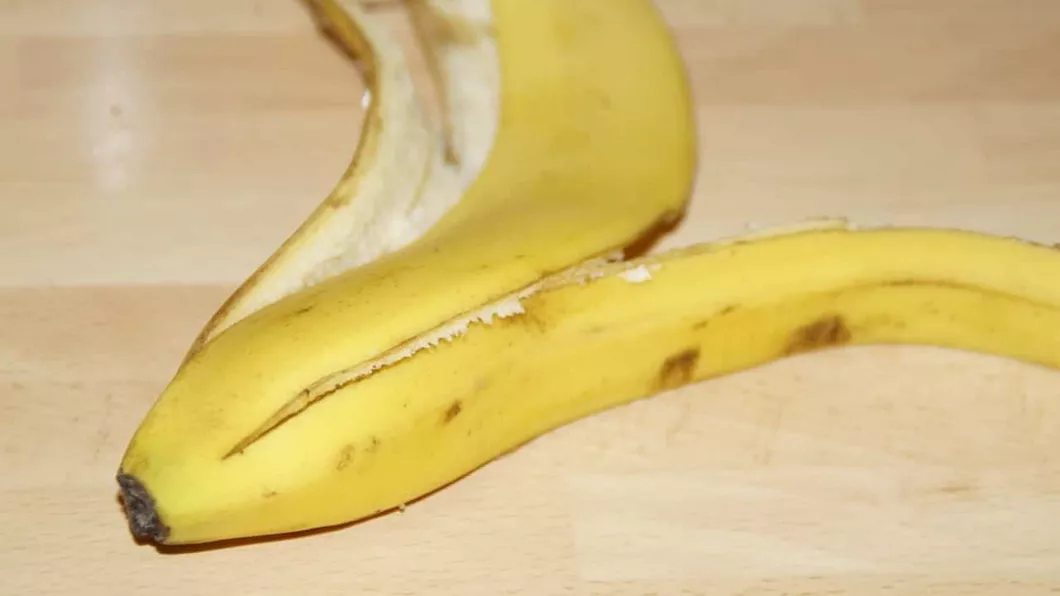 8 lucruri surprinzatoare pe care le poti face cu coaja de banana