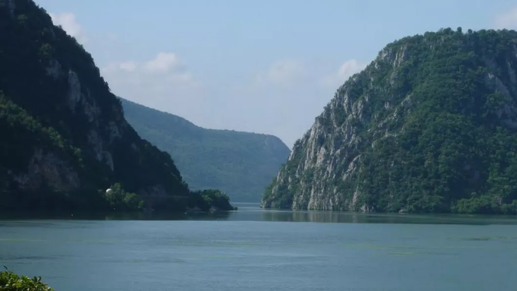 Două fete au căzut în Dunăre. Una dintre acestea a fost gasită moartă