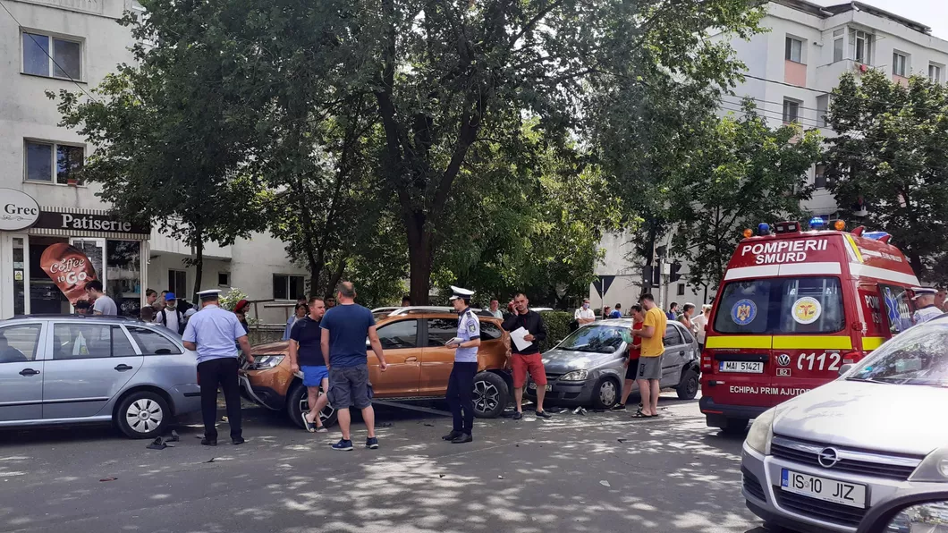 Accident rutier în municipiul Iaşi Au fost implicate cinci autoturisme - EXCLUSIV FOTO LIVE VIDEO