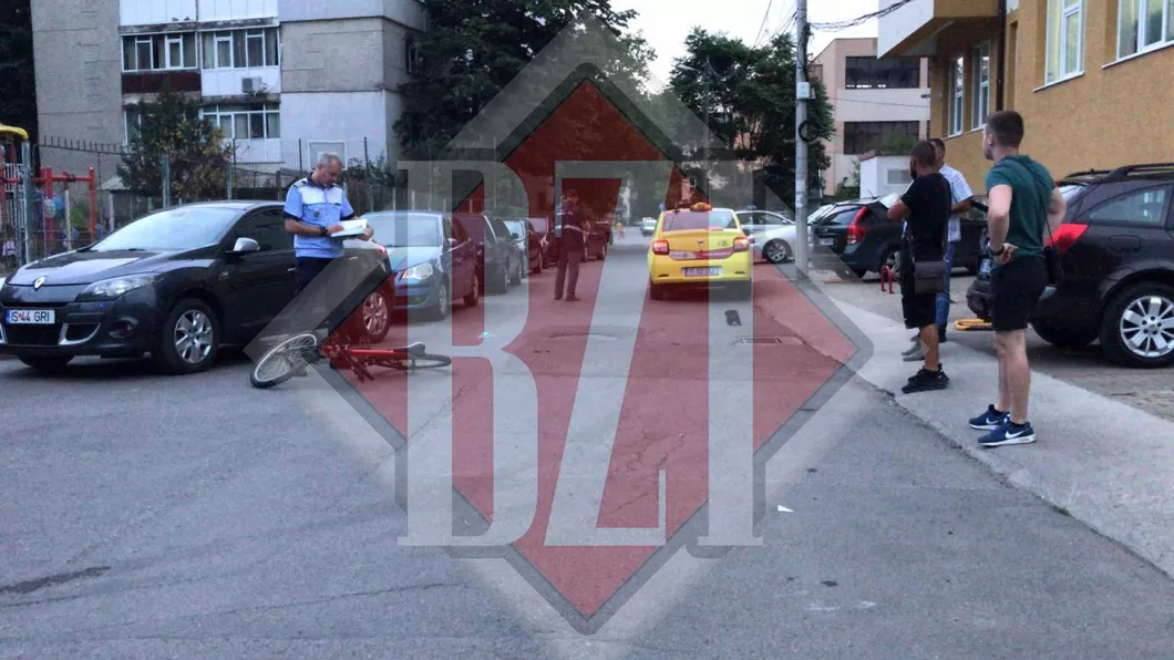 Accident rutier în Iași. O biciclistă s-a izbit în plin într-un taxi Exclusiv - Galerie Foto Video