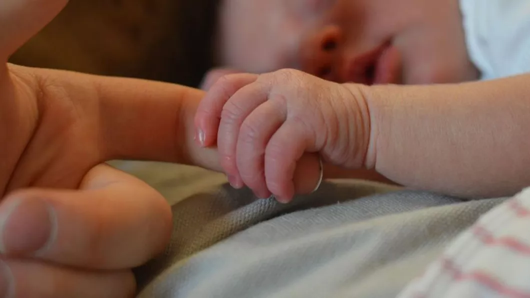 Un bebeluș cu Sindrom Down a fost deconectat de la aparate