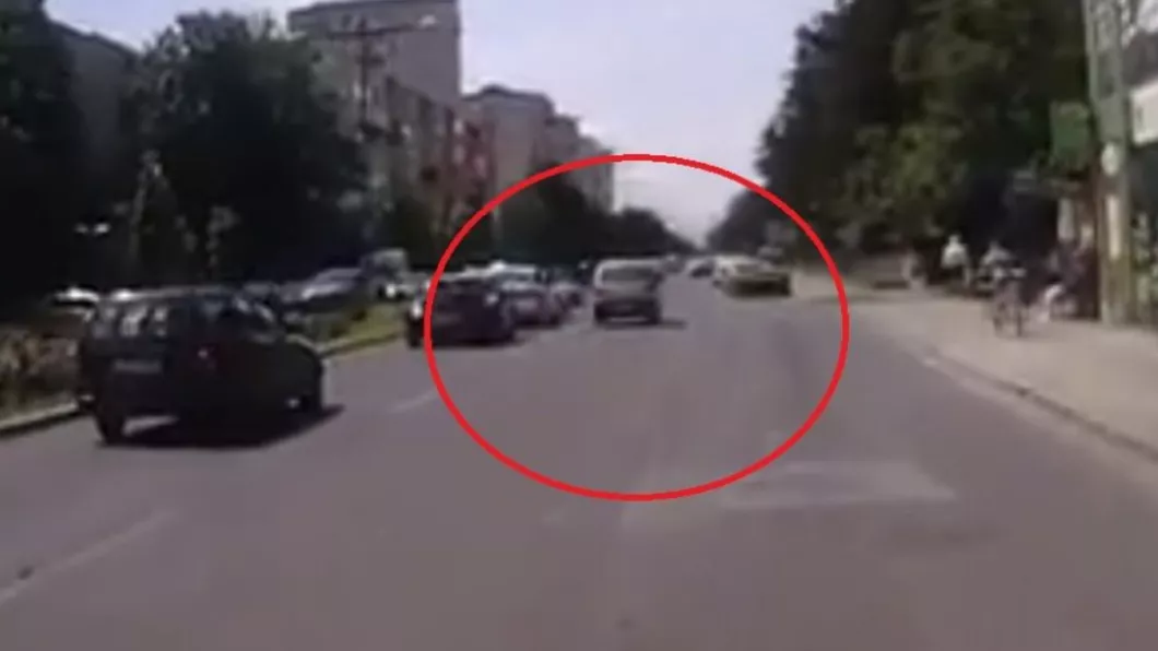 Accident rutier spectaculos în Alba Iulia. Un Matiz s-a răsturnat - VIDEO
