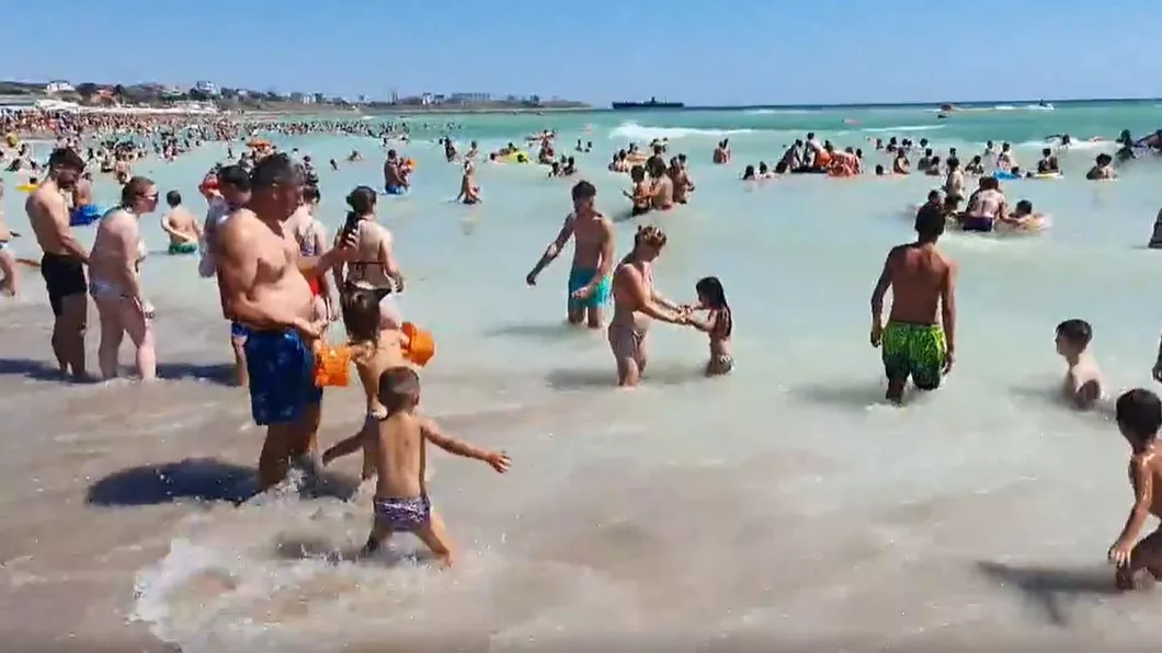 Aglomerație pe plaje. Oamenii nu respectă nicio regulă - VIDEO
