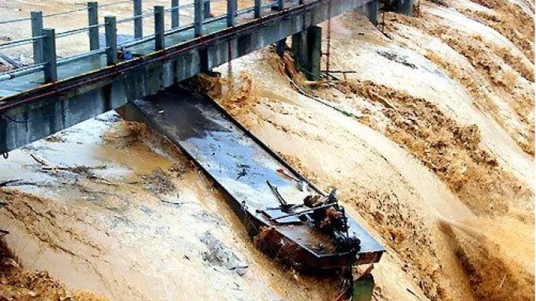Inundaţii în China. Cel puţin 140 de morţi şi dispăruţi
