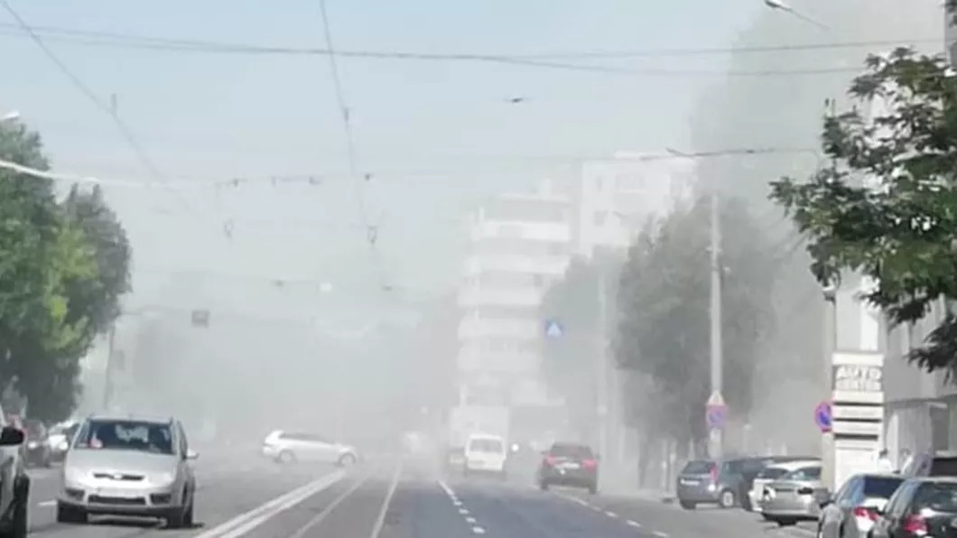 Se demolează clădirea Compan din Moara de Foc. Poluare uriaşă pentru a se face loc unui supermarket Lidl - FOTO VIDEO