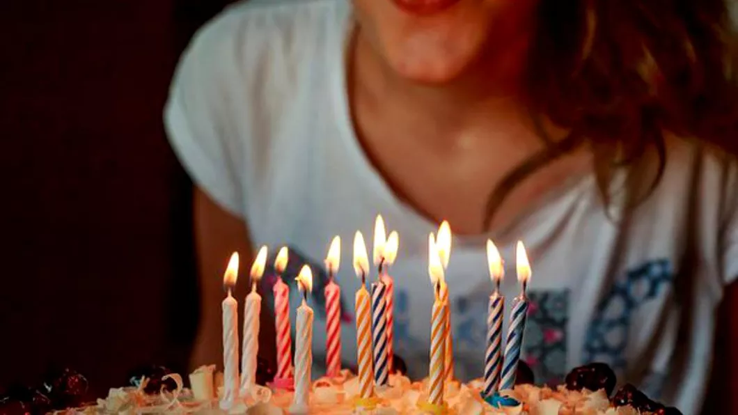 De ce nu ar trebui să nu mai sufli in lumânări de ziua de naștere