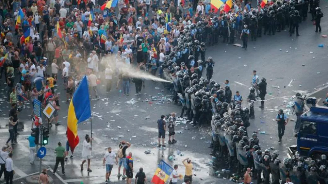 Protest în Piața Victoriei 10 august nu uităm nu iertăm