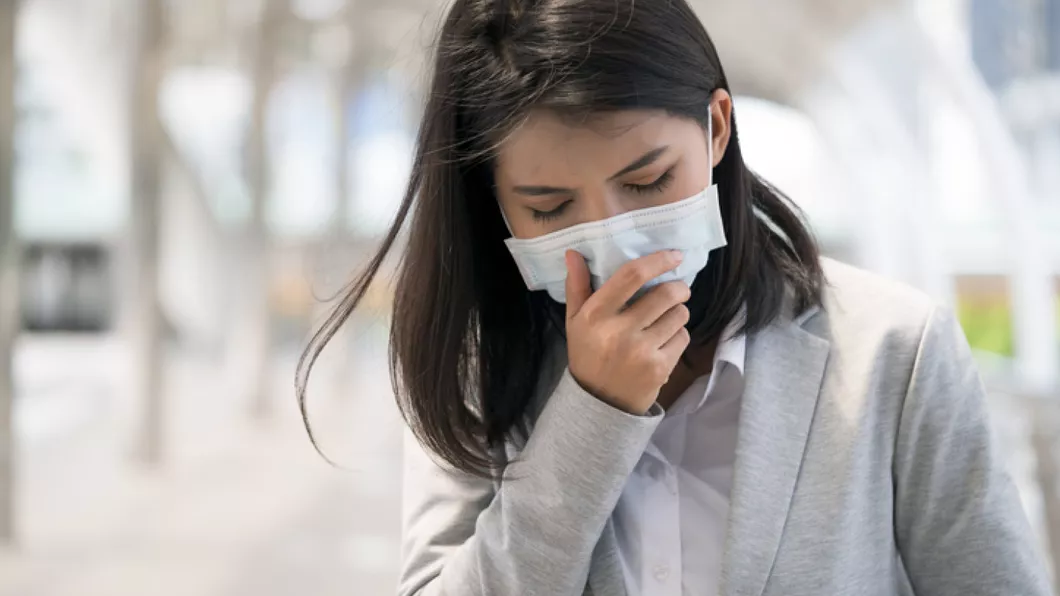 Masca de protectie duce la respiratie urat mirositoare