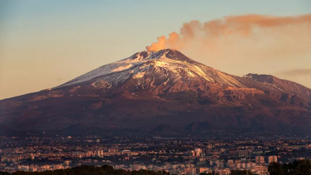 Vulcanul Etna ar putea erupe în orice moment. Autoritățile supraveghează totul - LIVE VIDEO