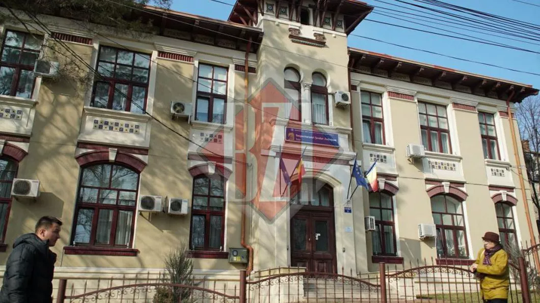 Alte trei unități de învățământ din Iași au cerut suspendarea orelor de curs în modalitatea față-n față