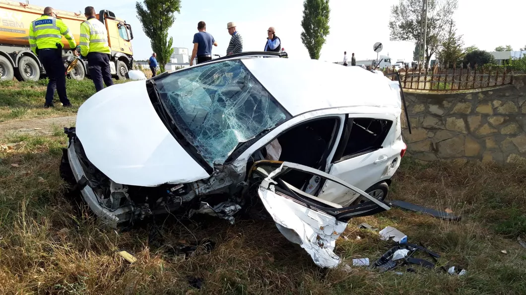 Accident rutier grav la Iași Șoferul unui autoturism a rămas încarcerat după un impact cu un camion EXCLUSIV - GALERIE FOTO UPDATE VIDEO